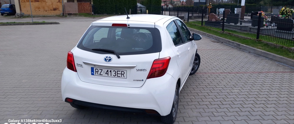 Toyota Yaris cena 43800 przebieg: 105000, rok produkcji 2016 z Rzeszów małe 301